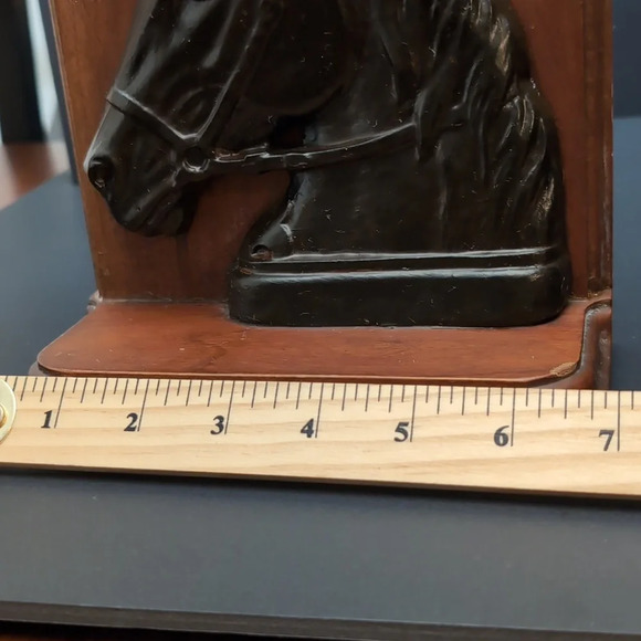 Vintage set of 2 Horsehead Resin/Wood Black/Brown Bookends. - Picture 9 of 10